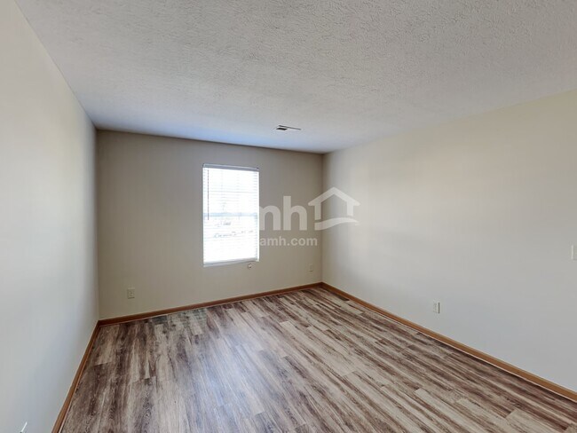 Building Photo - 439 Wellsleyglen Dr