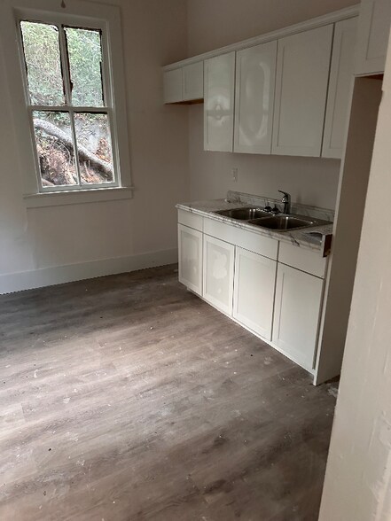 Building Photo - 7 Myrtle St SW