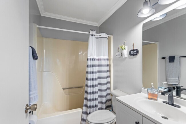 Building Photo - 106 Willow Grove Ct