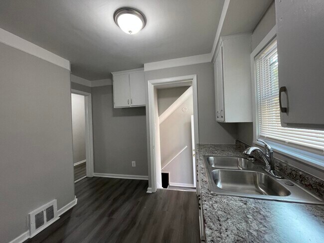 Building Photo - 18943 Greydale Ave