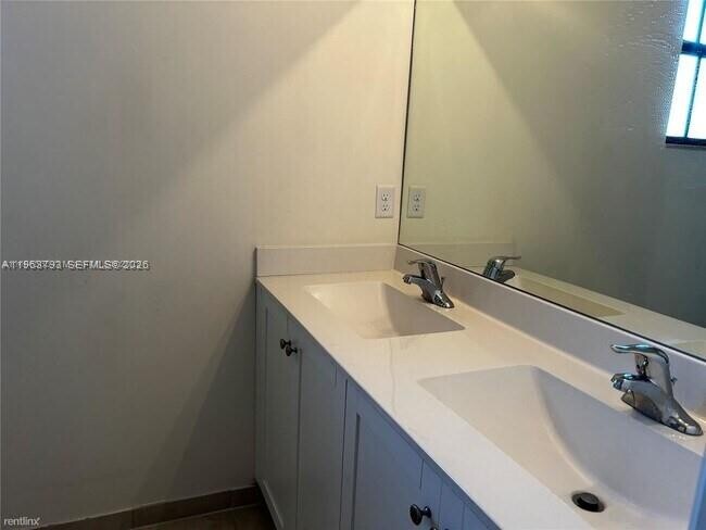 Building Photo - 3402 W 105th St