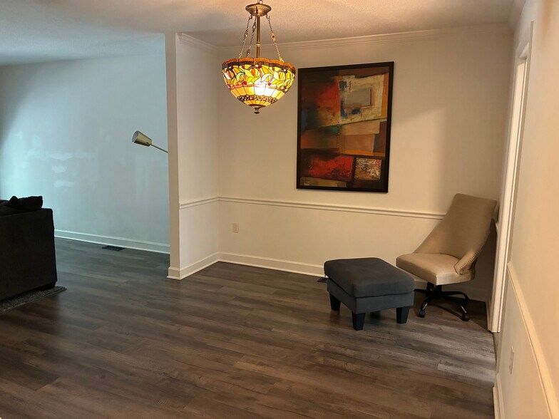 Building Photo - Room in Townhome on Willow Bridge Dr