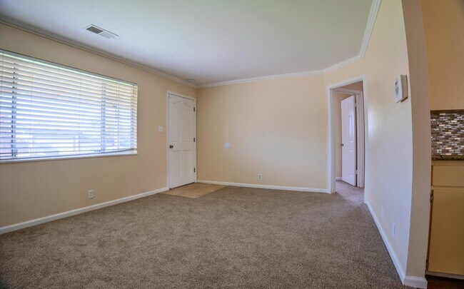 Building Photo - 588 Mulberry Cir