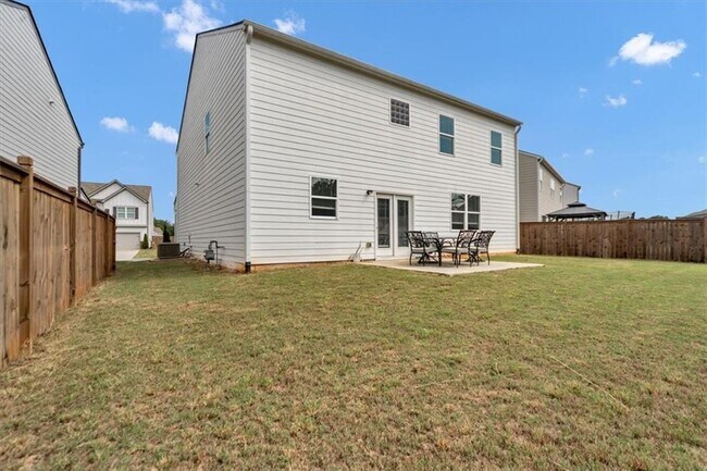 Building Photo - 167 Fernbrook Trl