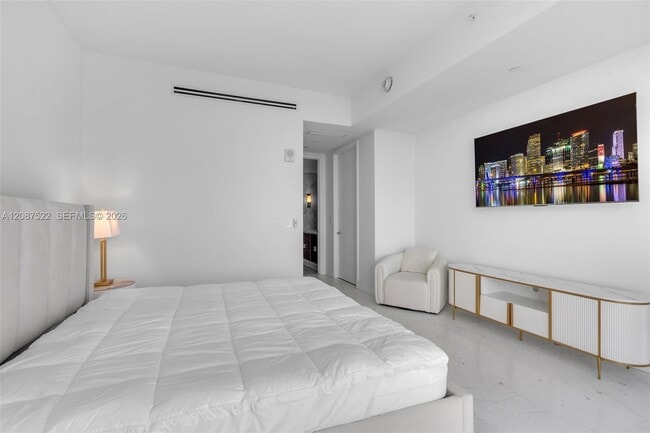 Building Photo - 15701 Collins Ave