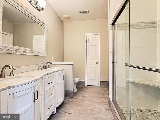 Building Photo - 7 Pebble Beach Dr
