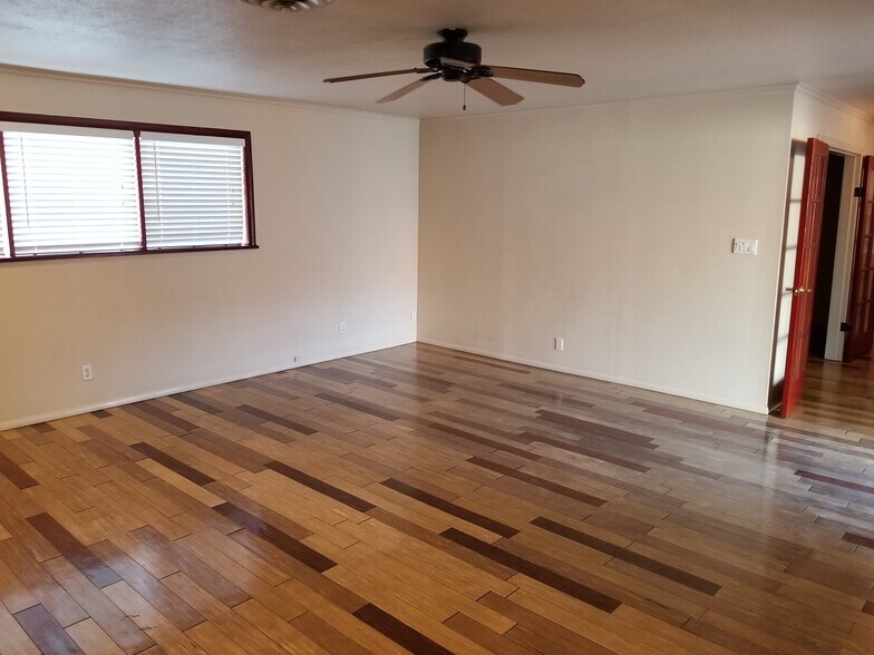 Ceiling fan in Great Room - 922 E Coronado Rd