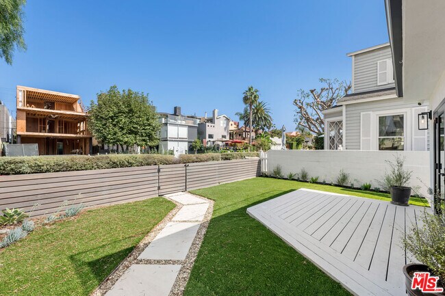 Building Photo - 424 Carroll Canal