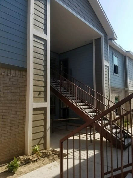 Building Photo - 1005 W Garfield St