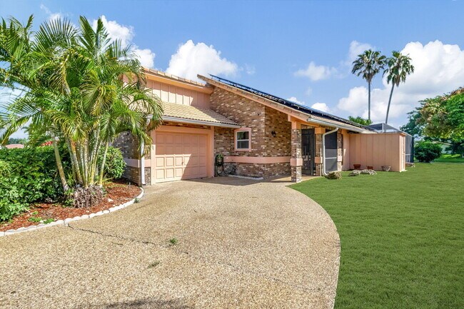 Building Photo - 10204 Camelback Ln