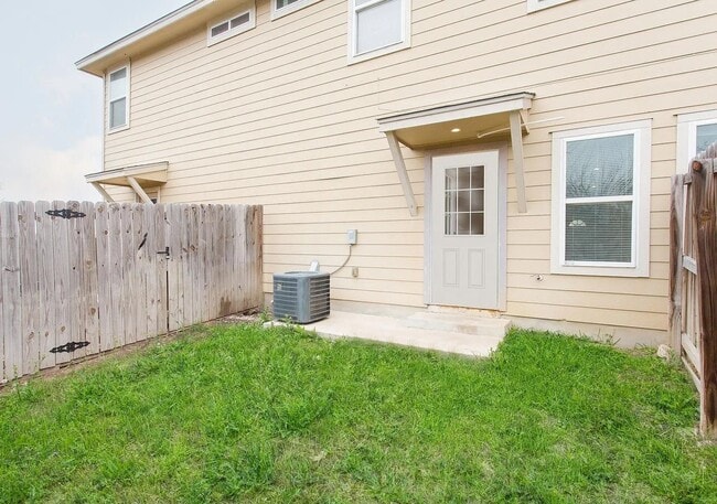 Building Photo - Modern Elegance for Rent in Prime San Antonio Location!