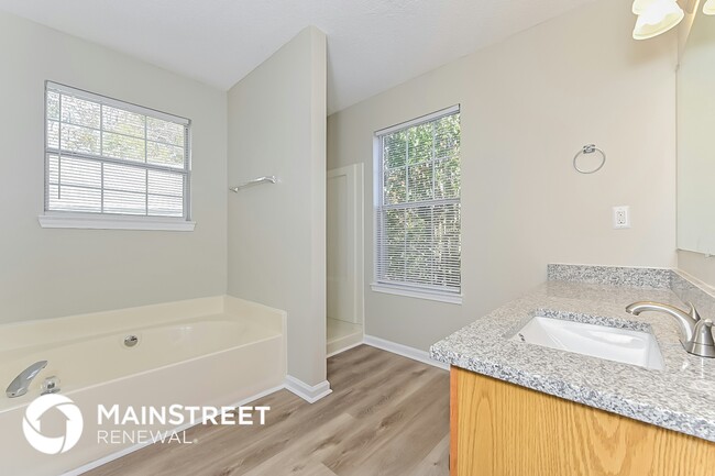 Building Photo - 3447 Oak Leaf Ct
