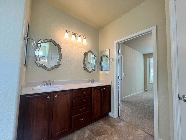 Building Photo - 1180 W Del Webb Pkwy