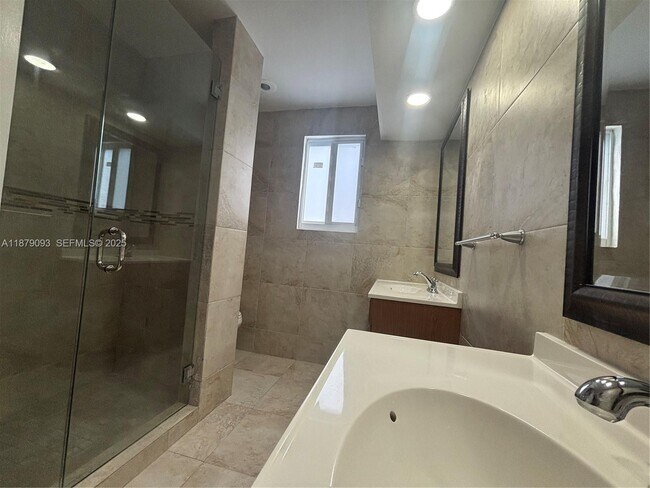 Building Photo - 9435 SW 144th Ct