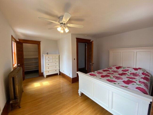 Building Photo - Single Family Home w/ Garage in Daytons Bl...