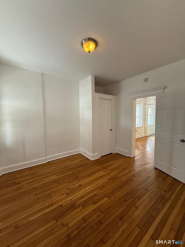 Building Photo - 175 Read St