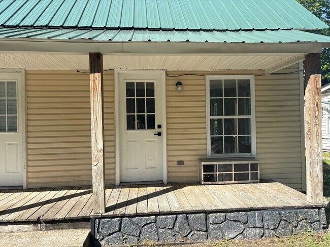 Building Photo - Renovated Duplex in Central Tullahoma