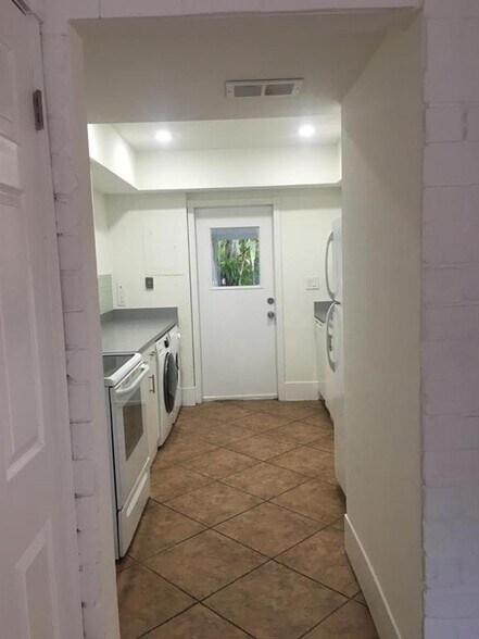 Building Photo - 3741 NW 95th Ter