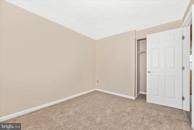 Building Photo - 7167 Glenmeadow Ct