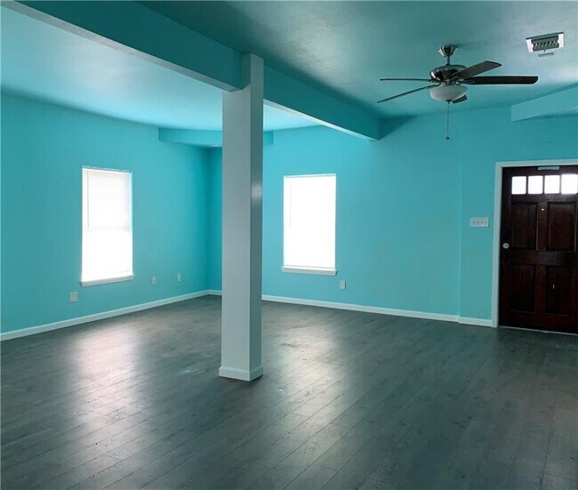 Building Photo - 222 Riviera Dr