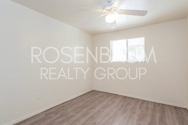 Building Photo - Spacious 1-bed, 1-bath downstairs apartmen...
