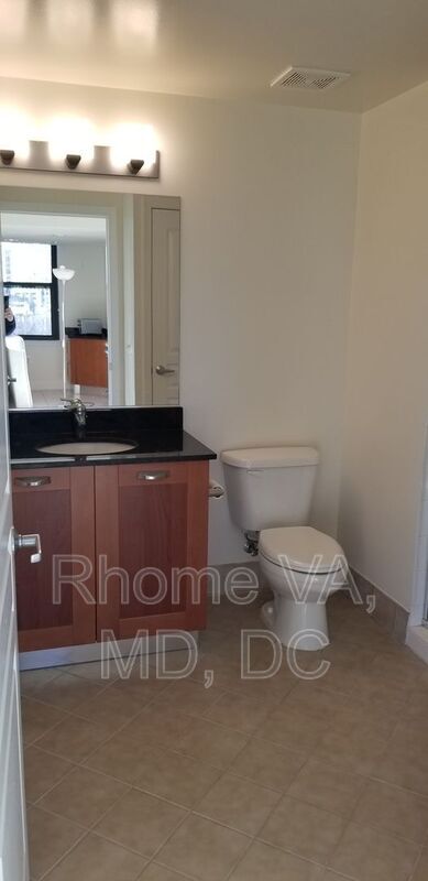 Building Photo - 2451 Midtown Ave