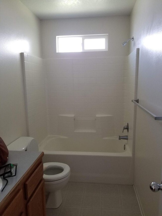 Building Photo - Great location 3 bedroom 2 bath home