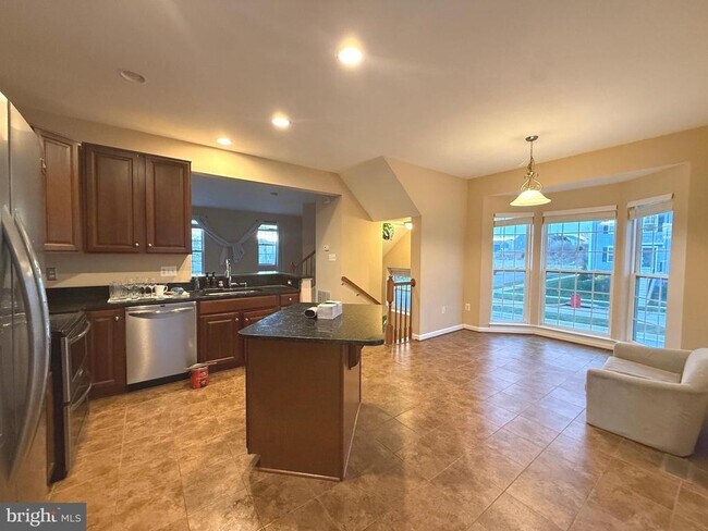 Building Photo - 60 Deerbrook Dr