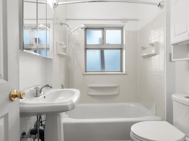 Building Photo - 5428 S Cedar St