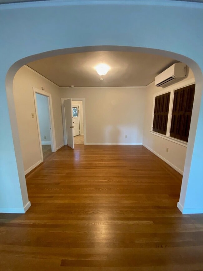 Building Photo - Beautiful 2bd/1ba 878 sq. ft. property located in Midtown Sacramento!
