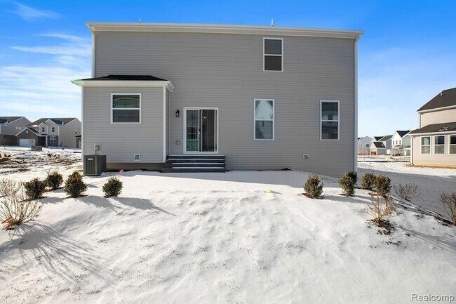 Building Photo - 277 Springview St