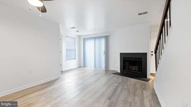 Building Photo - 4389 Pembrook Village Dr