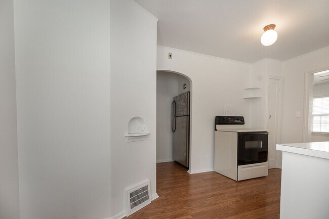 Building Photo - Charming 3 bedroom house Shaker Heights!!
