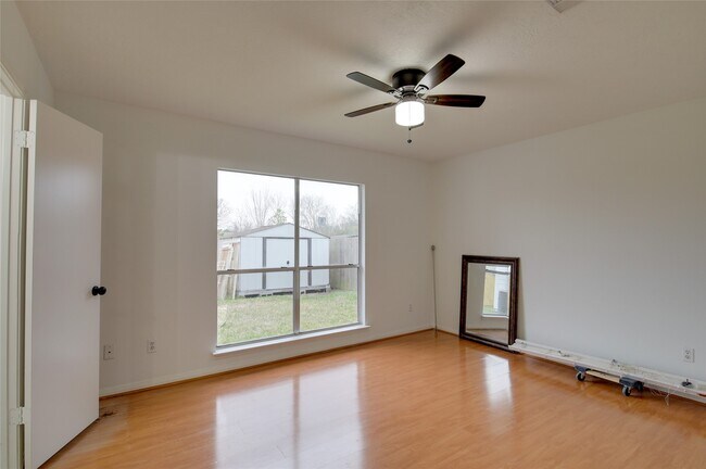 Building Photo - 12807 Ambrose St