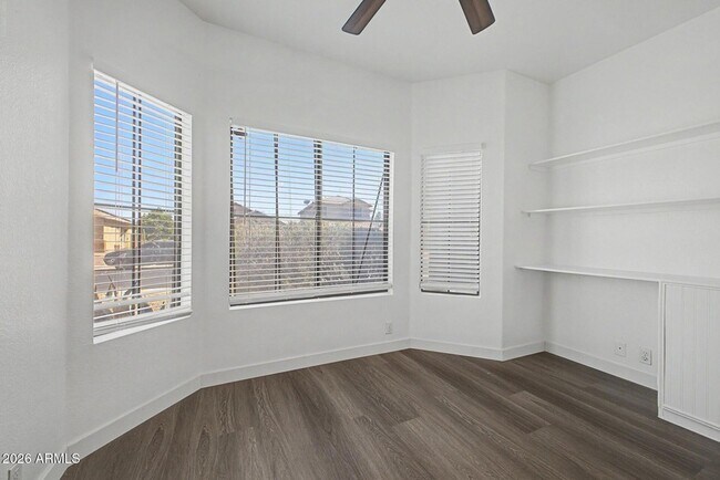 Building Photo - 8868 W Laurel Ln
