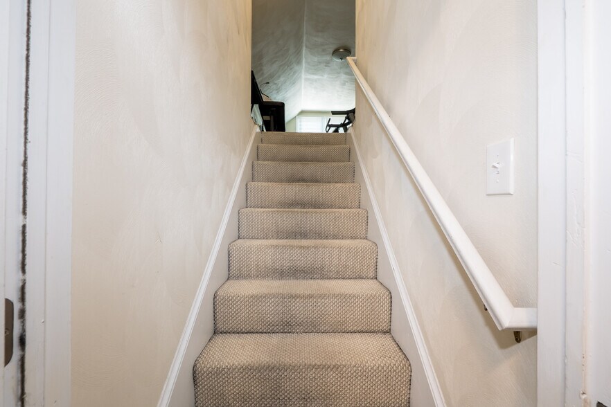 Building Photo - 338 W Olney Rd