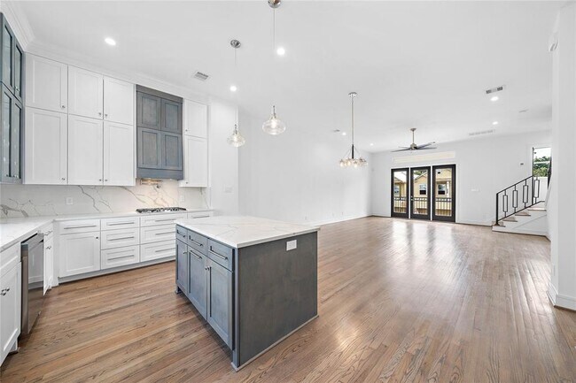 Building Photo - 1011 E 28th St