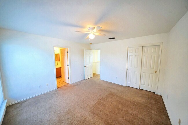 Building Photo - Lovely Home in Gated Universal City Neighb...