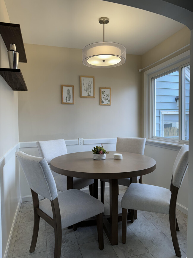 Dining Area - 170 Brookfield Rd