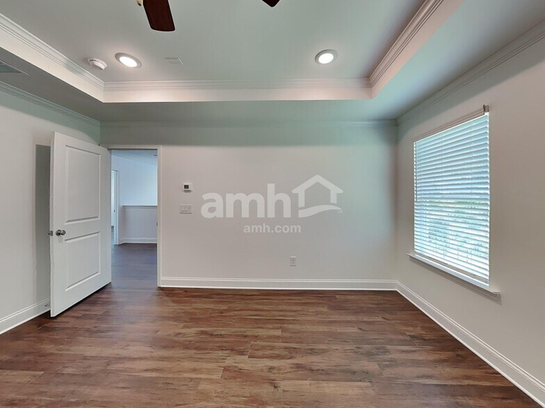Building Photo - 150 Spruce Cir