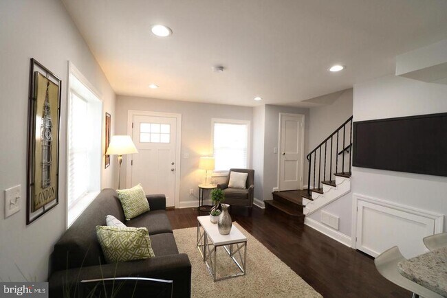 Building Photo - 702 71st Ave