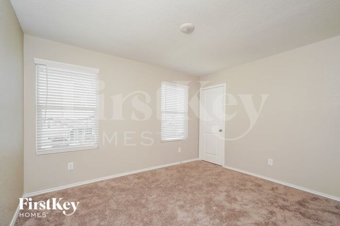 Building Photo - 2425 Double Oak Dr