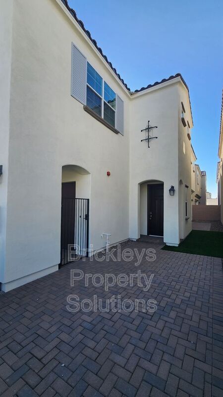 Building Photo - 265 E Balsam Dr