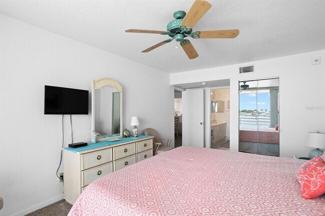 Building Photo - 6093 Bahia Del Mar Cir N