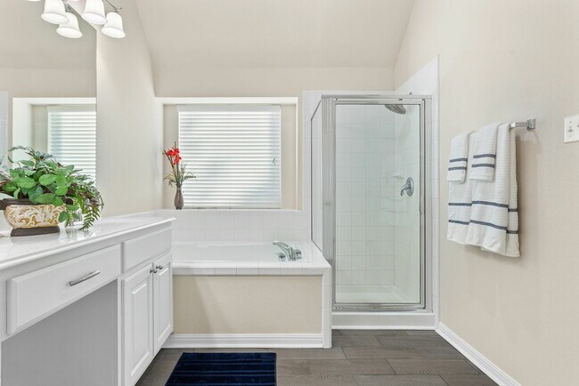 Building Photo - 313 Greenside Ln