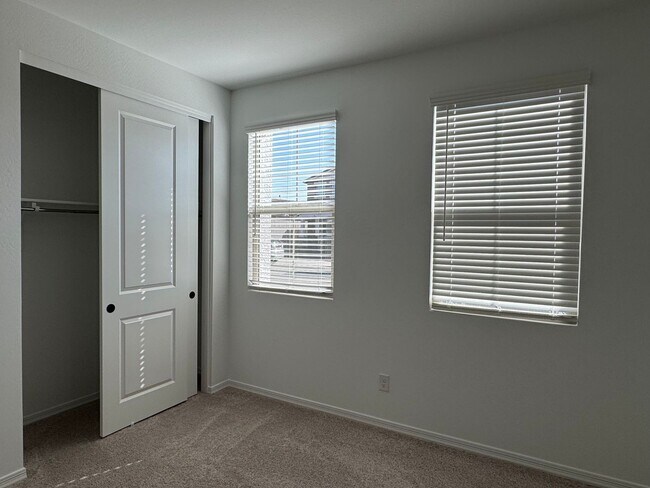 Building Photo - 7606 W Smoketree Dr