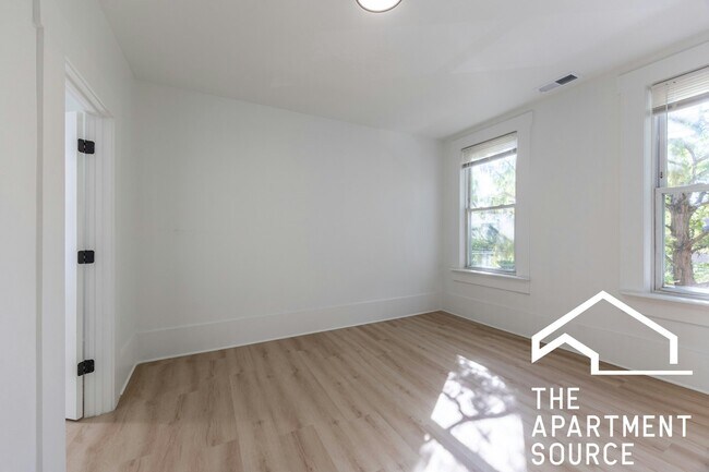 Building Photo - 2301 N Leavitt St