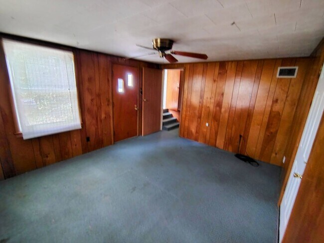 Building Photo - 130 Turf Ct