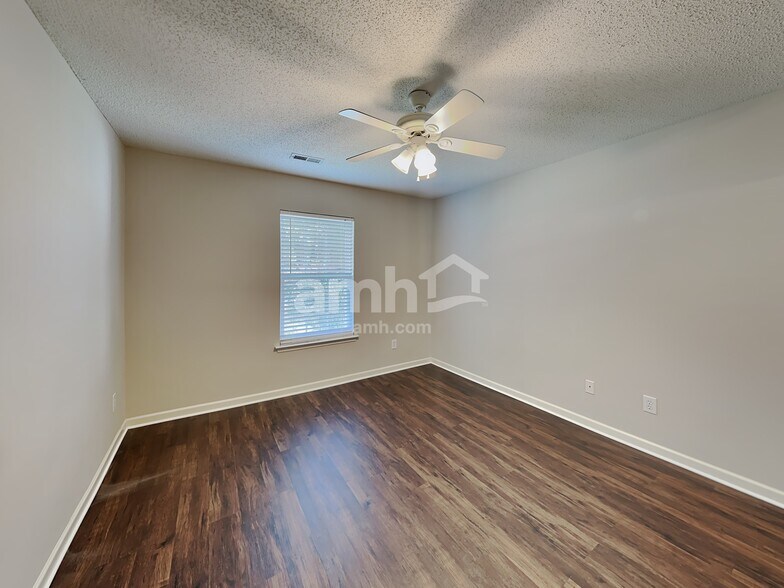 Building Photo - 4009 Edgeview Dr