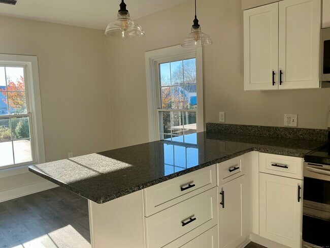 Building Photo - 17 Willow St